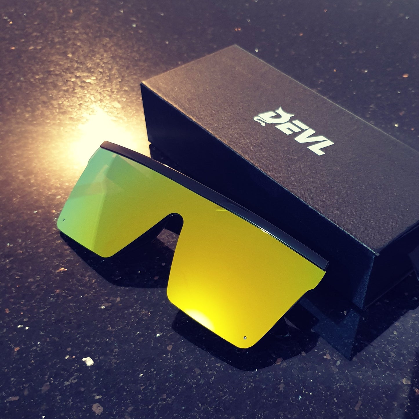 DEVL SUNGLASSES - GREEN & GOLD